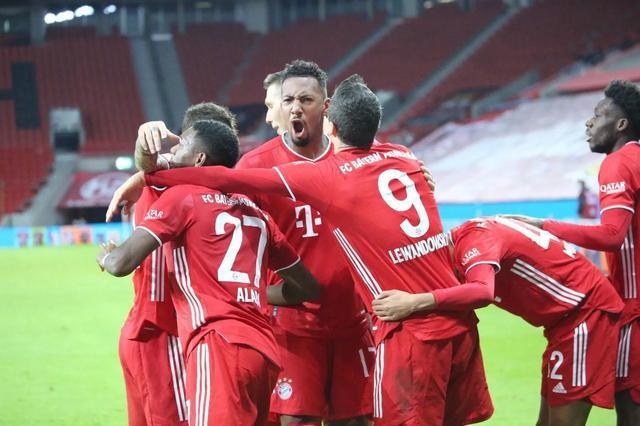 韩国逆转勒沃库森，莱万统治全场