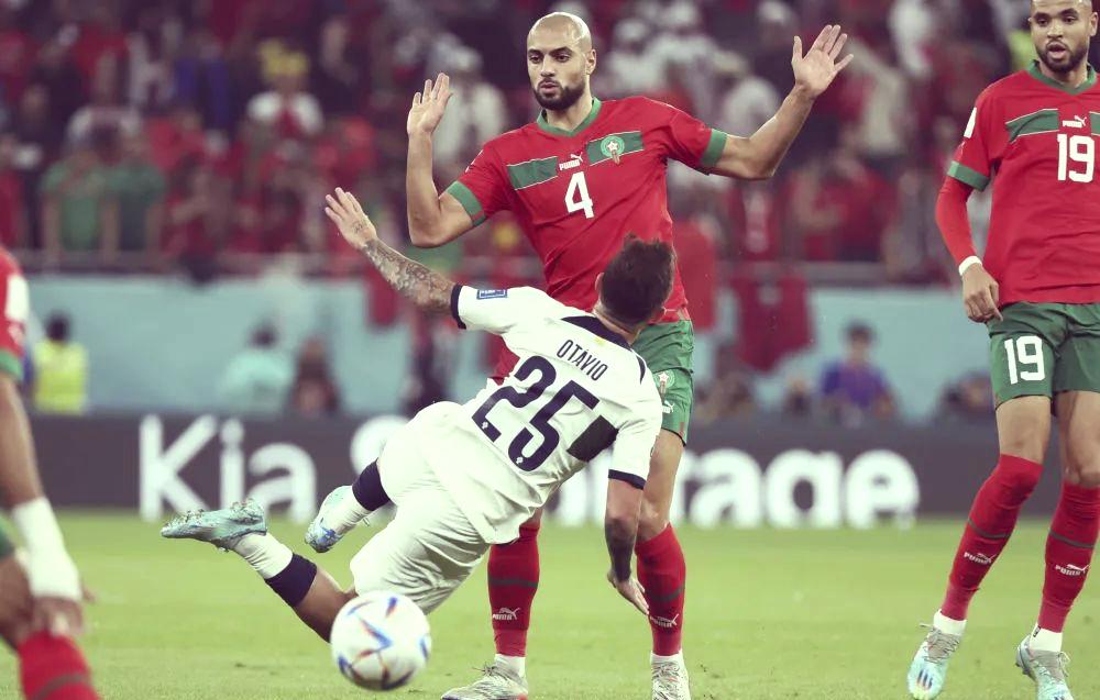 摩洛哥横扫美国，格列兹曼带队取胜