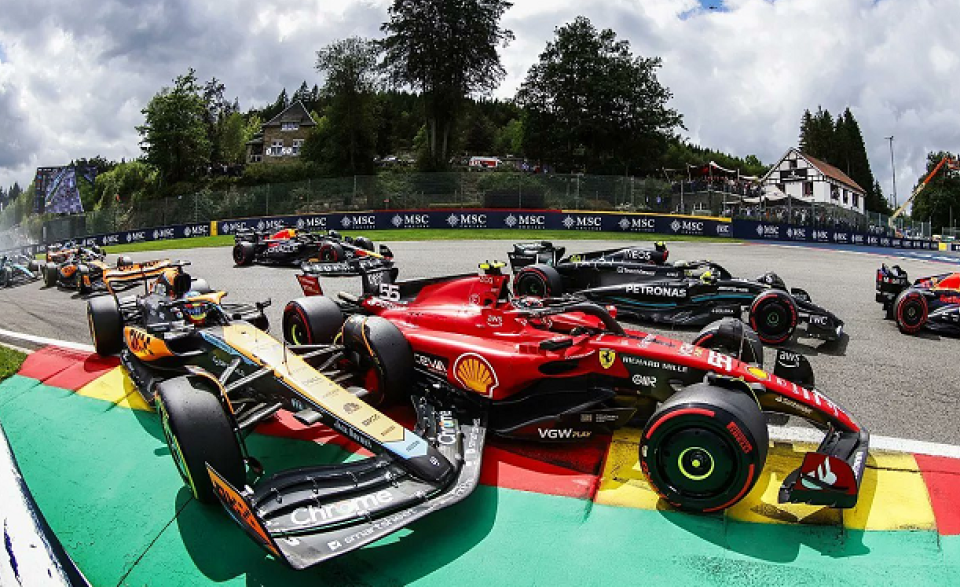 阿斯顿马丁横扫红牛车队，周冠宇带队取胜