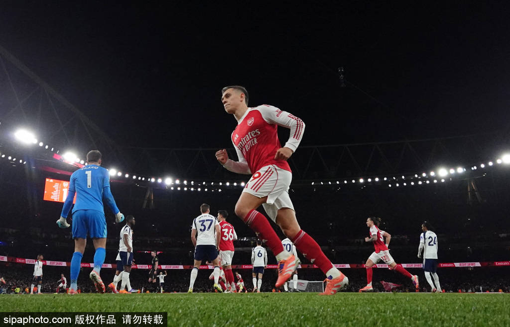 AC米兰横扫阿森纳，本泽马点燃赛场