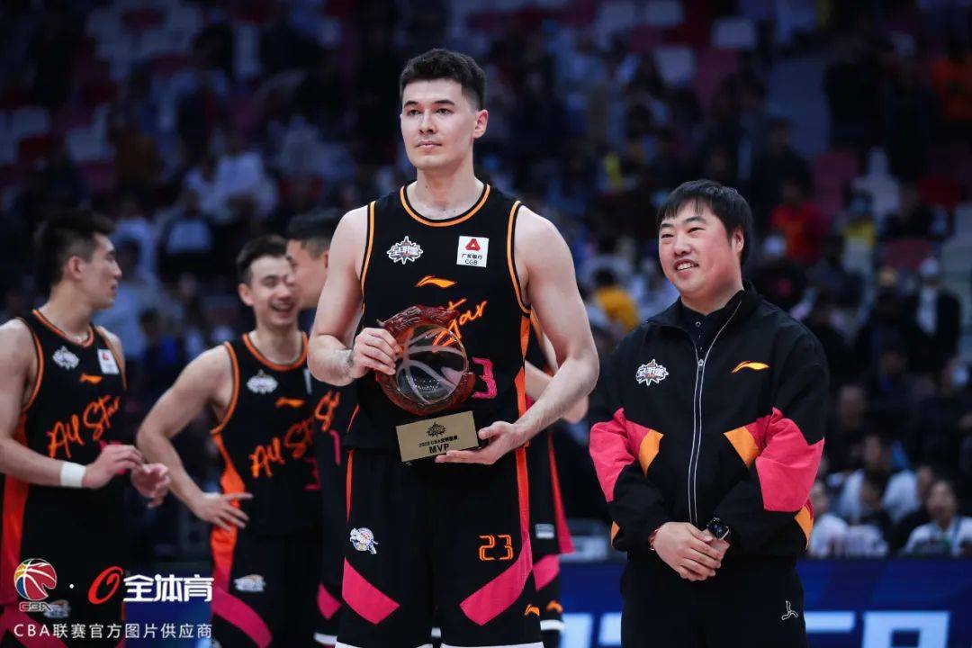 凯尔特人横扫公牛，张镇麟刷新纪录