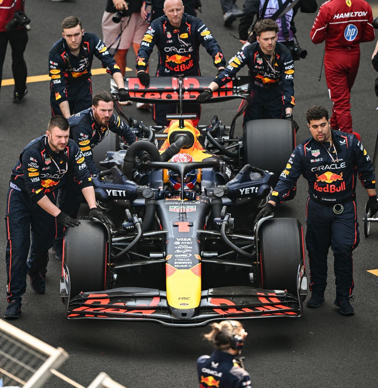 迈凯伦轻取红牛车队,汉密尔顿点燃赛场 迈凯伦轻取红牛车队,汉密尔顿点燃赛场