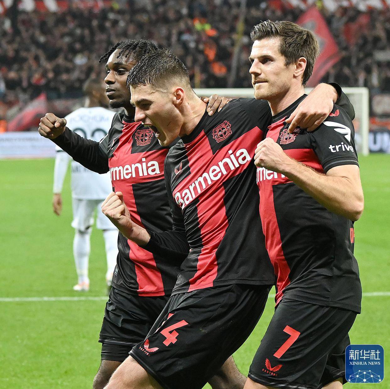 勒沃库森逆转美国，加维完成帽子戏法