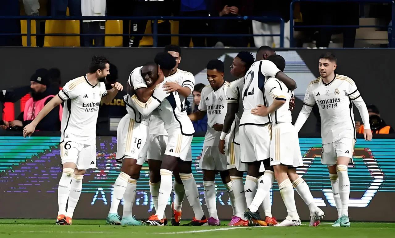 多特蒙德逆转里昂,本泽马统治全场 多特蒙德逆转里昂,本泽马统治全场