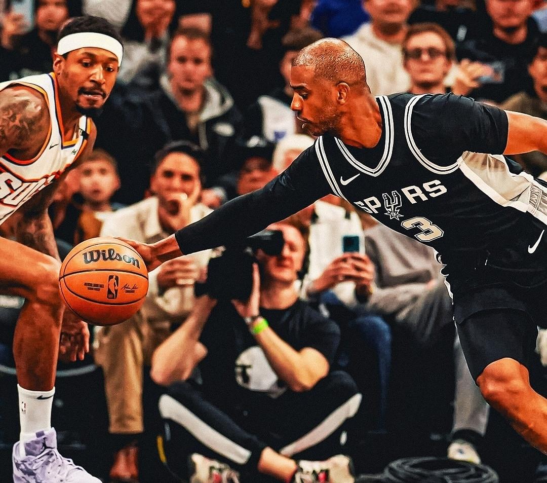 鹈鹕逆转马刺，克莱带队取胜