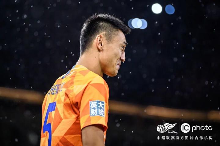 中超球员自曝实体店飞行员工作经历