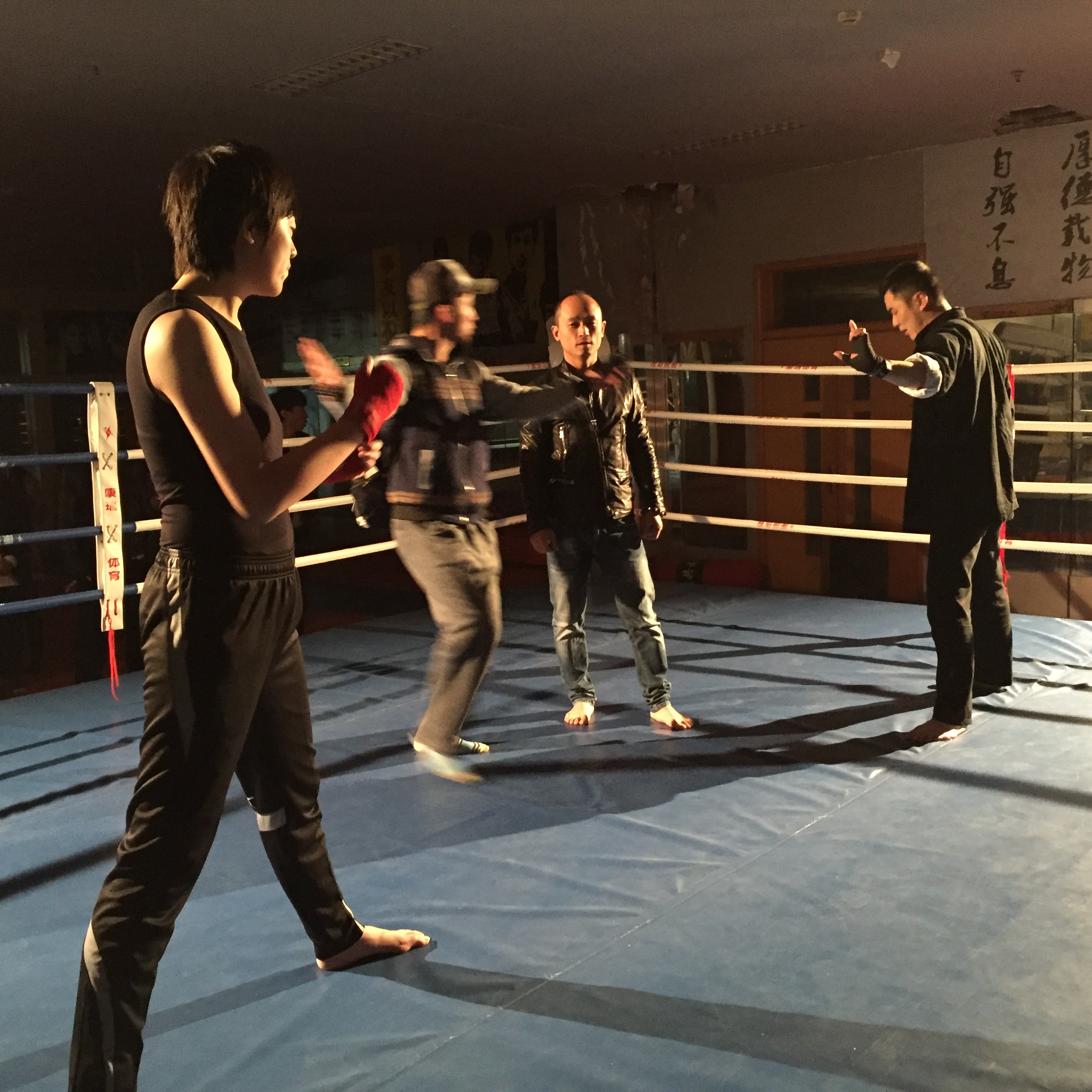 穿越层层防线！球员们在比赛中展现出的突破能力