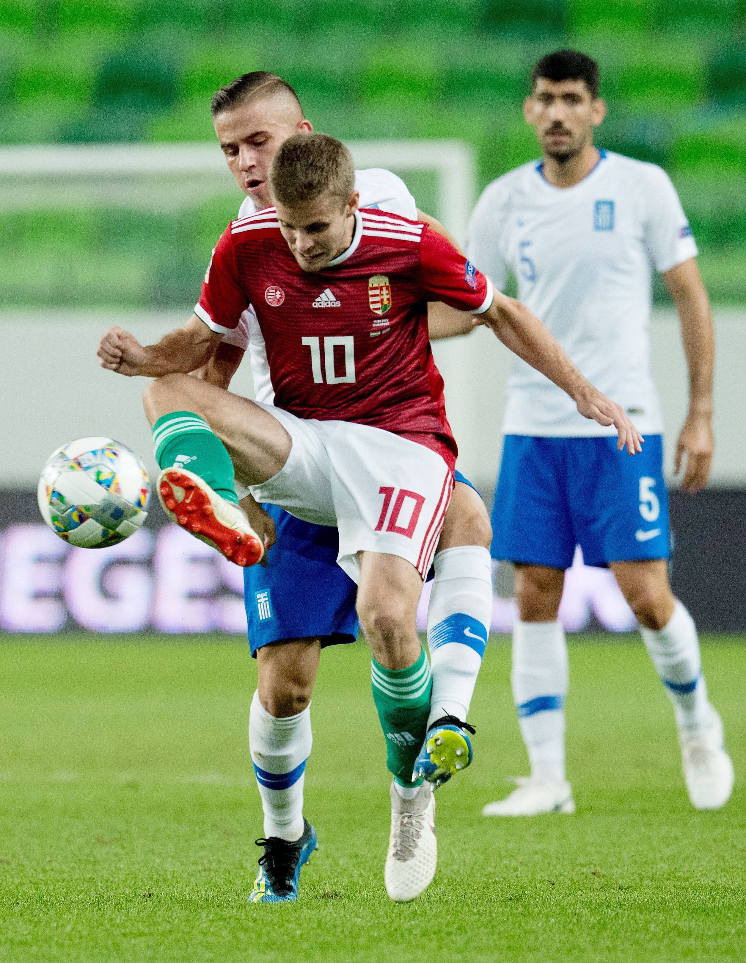 匈牙利队员快速反击，扼杀对手希望