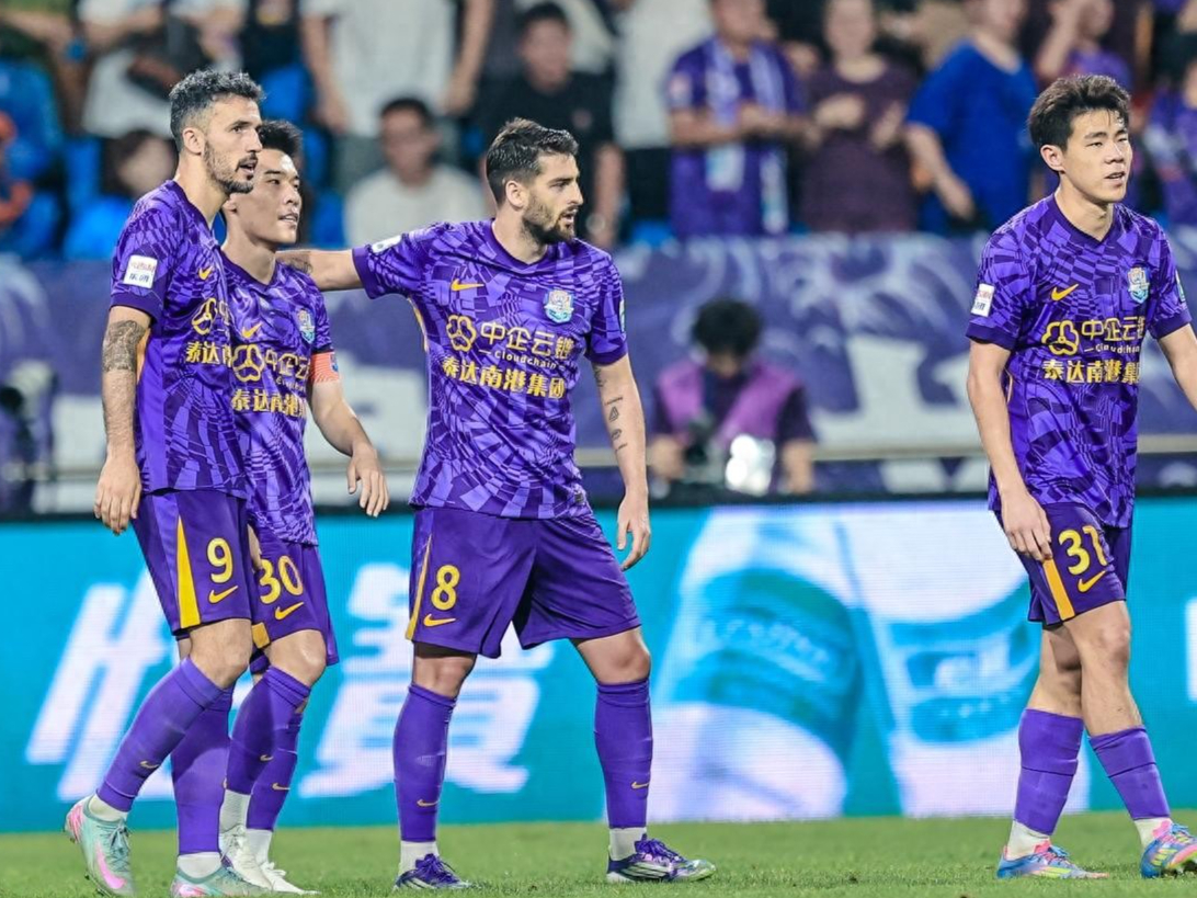 回眸时光!回顾两支球队激烈对决 回眸时光!回顾两支球队激烈对决