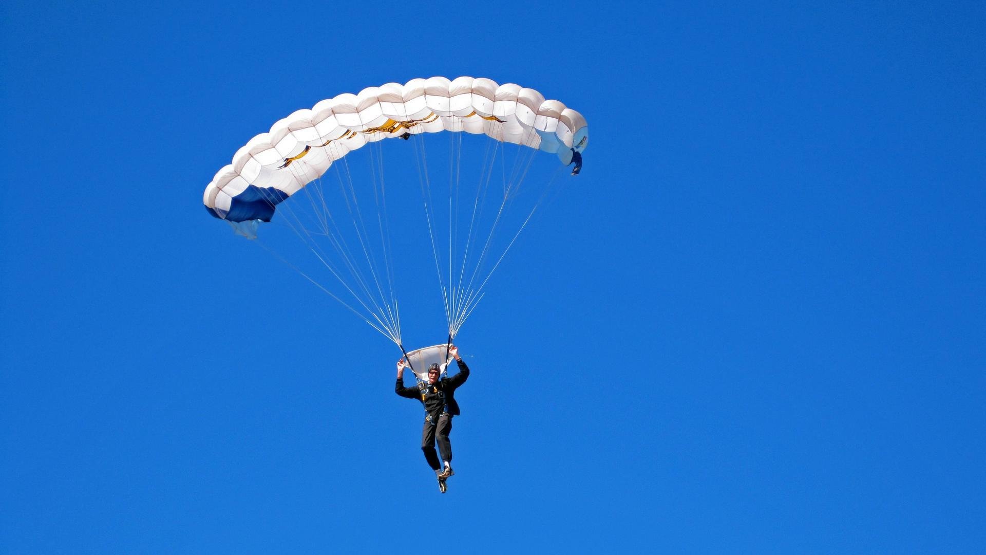 唯一性之战，周冠宇率威廉姆斯力克索伯，改写F1叙事的一夜